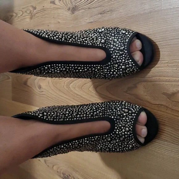 Shoes - Picture 8 of 8